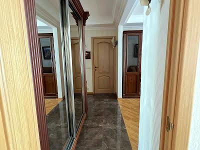 квартира за адресою Київ, Микільсько-Ботанічна вул., 6/8