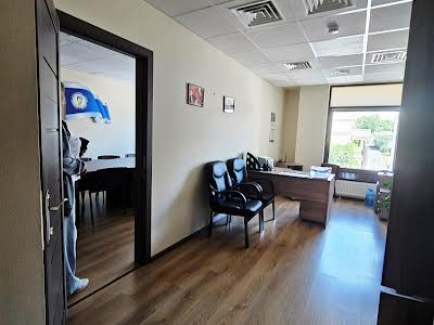 комерційна за адресою майдан Незалежності пл., 2