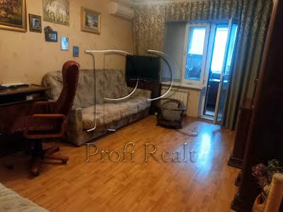 квартира за адресою Ревуцького вул., 18
