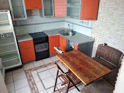 квартира за адресою Анни Ахматової вул., 19
