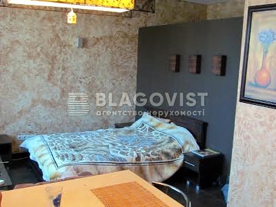 квартира по адресу Киев, Трёхсвятительская ул., 9