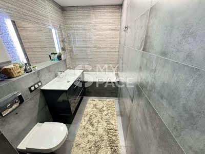 квартира за адресою Анни Ахматової вул., 22