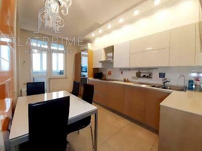 квартира по адресу Коновальця вул., 44а