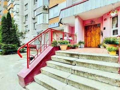 квартира за адресою Анни Ахматової вул., 35-А