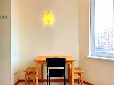 квартира за адресою Братська вул., 12