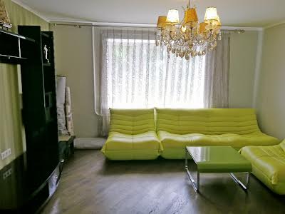 квартира за адресою Верховинна вул., 82