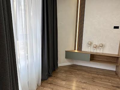 квартира за адресою Молодіжна вул., 8