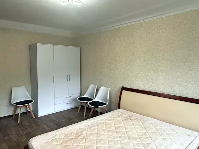 квартира за адресою Салютна вул., 21