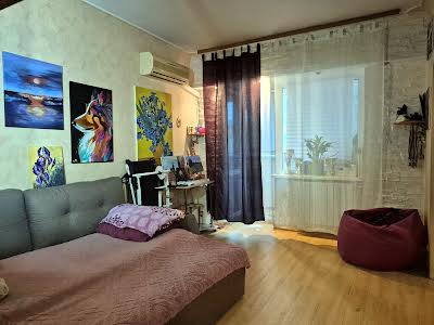 квартира за адресою Будівельників вул., 8
