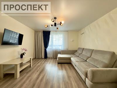 квартира за адресою Михайла Лушпи просп., 22/1