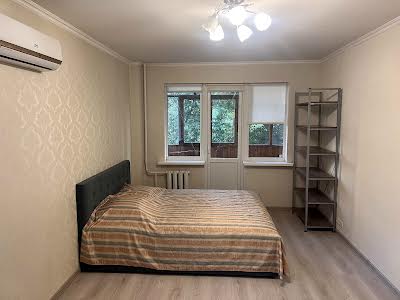 квартира по адресу Академіка Стражеска ул., 1