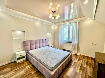 будинок за адресою Патріотів