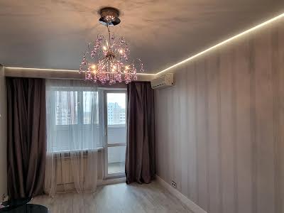 квартира за адресою Анни Ахматової вул., 16-В