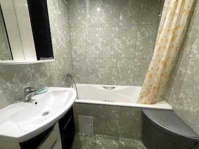 квартира за адресою Анни Ахматової вул., 4