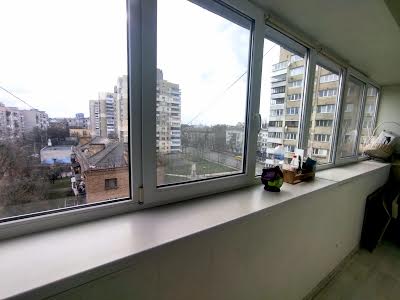 квартира за адресою Стадіонна вул., 13
