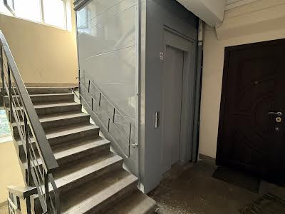 квартира за адресою Ореста Левицького вул. (Академіка Курчатова), 8