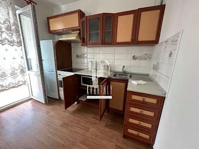 квартира за адресою Софії Русової вул., 7