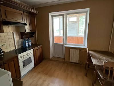 квартира за адресою Анни Ахматової вул., 15