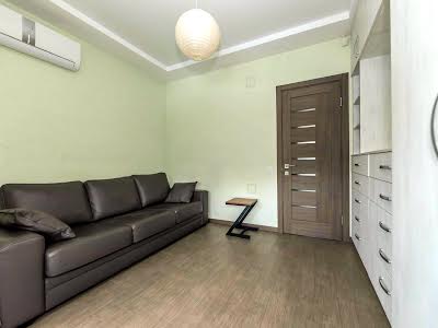 квартира за адресою Драгоманова вул., 25