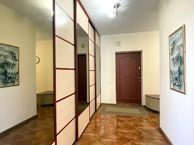 квартира за адресою Раїси Окіпної вул., 8