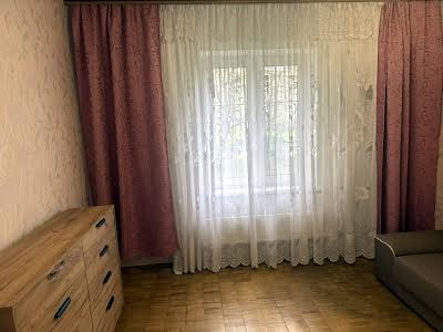 квартира за адресою Ревуцького вул., 18