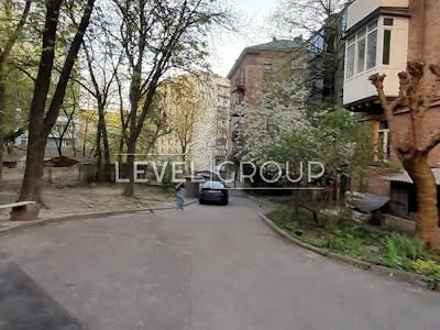 комерційна за адресою Київ, Старокиївська вул., 8/12