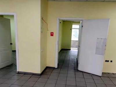 комерційна за адресою Драгоманова вул., 17