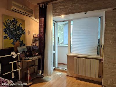 квартира за адресою Будівельників вул., 8