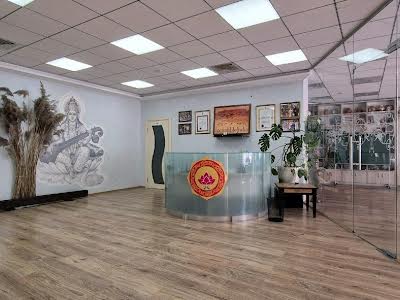 комерційна за адресою Лесі Українки бульв., 7-Б