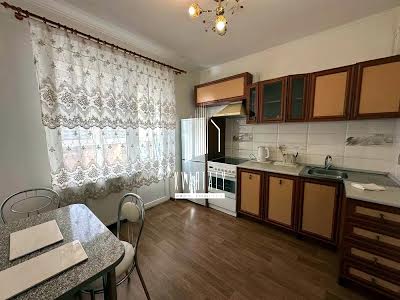 квартира за адресою Софії Русової вул., 7