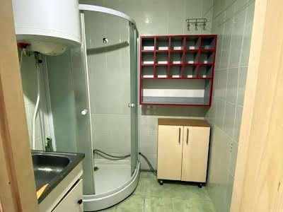 комерційна за адресою Драгоманова вул., 23