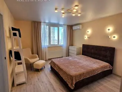 квартира за адресою Михайла Максимовича вул. (Онуфрія Трутенка), 32-А