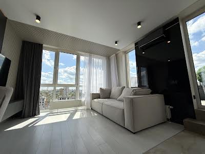 квартира за адресою Салютна вул., 2к18