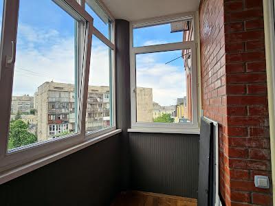 квартира за адресою Панаса Мирного вул., 8