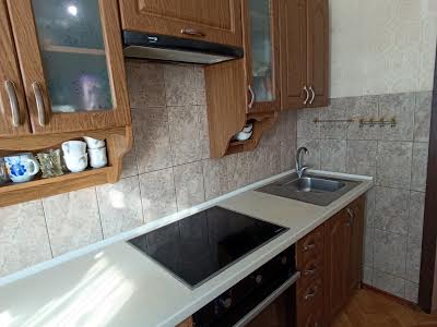 квартира за адресою вул. Небесної Сотні, 24