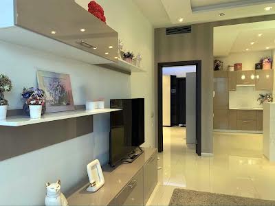 квартира за адресою Раїси Окіпної вул., 18