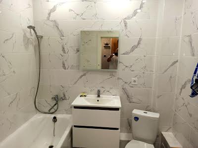 квартира за адресою Драгоманова вул., 10