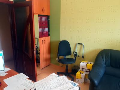 комерційна за адресою В'ячеслава Чорновола вул., 25