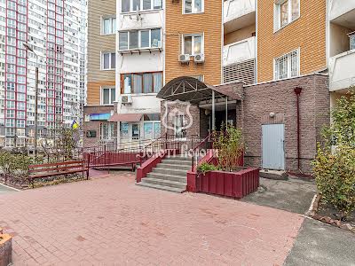 квартира за адресою Драгоманова вул., 1д