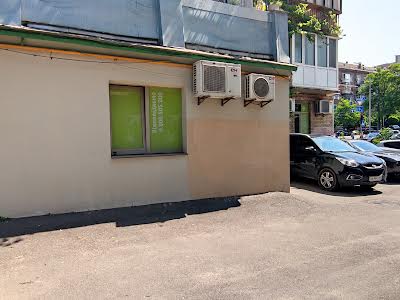 комерційна за адресою Антоновича вул. (Горького), 170/172