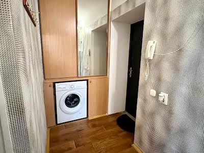 квартира за адресою Солом'янська вул., 8