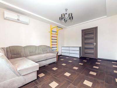 квартира за адресою Драгоманова вул., 25