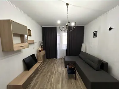 квартира за адресою Срібнокільська вул., 8