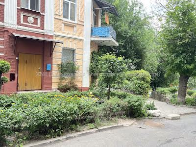 комерційна за адресою Потебні вул., 2