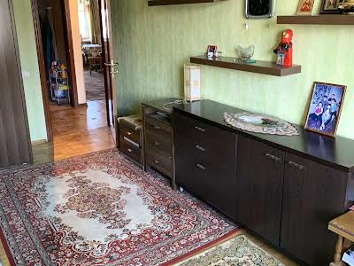 квартира за адресою Романа Шухевича просп. (Генерала Ватутіна), 2