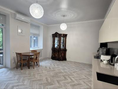 квартира за адресою Шовковична вул., 21