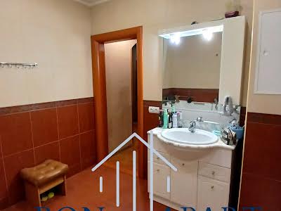 квартира за адресою Анни Ахматової вул., 43