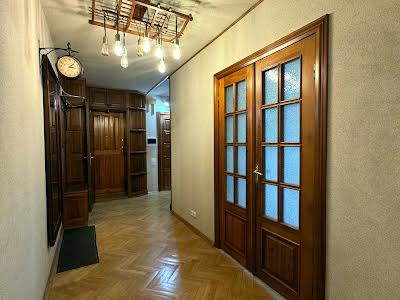 квартира за адресою Академіка Булаховського вул., 5-А