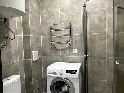 квартира за адресою Київ, Салютна вул., 2к4