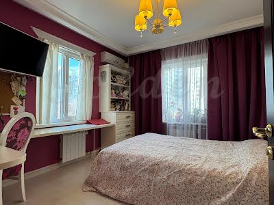 квартира за адресою Драгомвнова, 12А